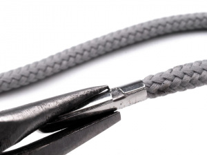 Kovová koncovka na šňůrky 5x22 mm