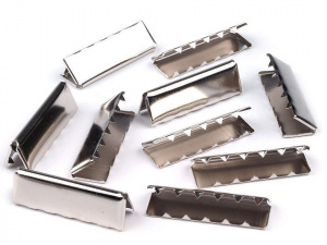 Kovová koncovka na plochou šňůru šíře 40 mm