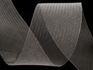 Modistická krinolína na vyztužení šatů a výrobu fascinátorů šíře 4,5 cm