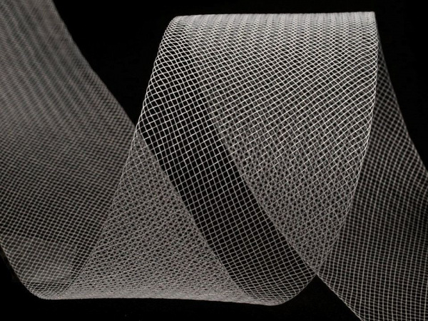 Modistická krinolína na vyztužení šatů a výrobu fascinátorů šíře 4,5 cm