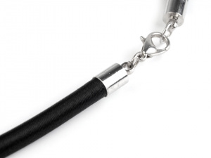 Hladká šňůrka s karabinkou délka 48 cm