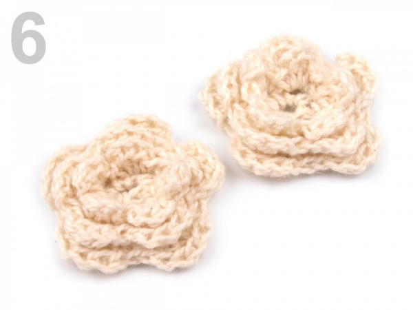 Háčkovaná květina Ø30-40 mm