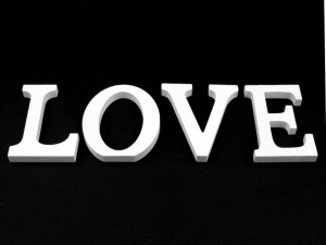 Dřevěná dekorace LOVE