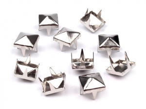 Cvočky na oblečení 7x7mm pyramida