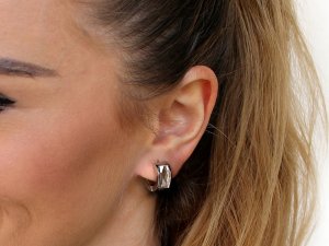 Náušnice s broušeným kamenem z nerezové oceli