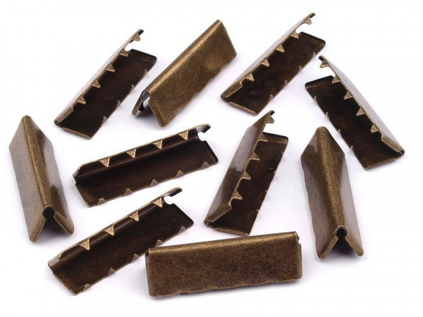 Kovová koncovka na plochou šňůru šíře 30 mm