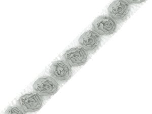 Prýmek na tylu šíře 20 mm s růžemi