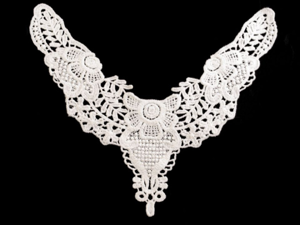 Krajková aplikace / vsadka 18x22 cm bavlněná do dekoltu