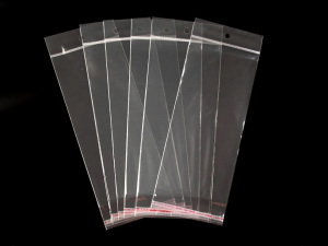 Celofánové sáčky s lepicí lištou a závěsem 10x22 cm