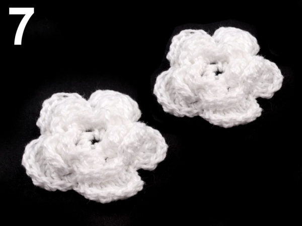 Háčkovaná květina Ø30-40 mm
