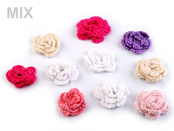 Háčkovaná květina Ø30-40 mm