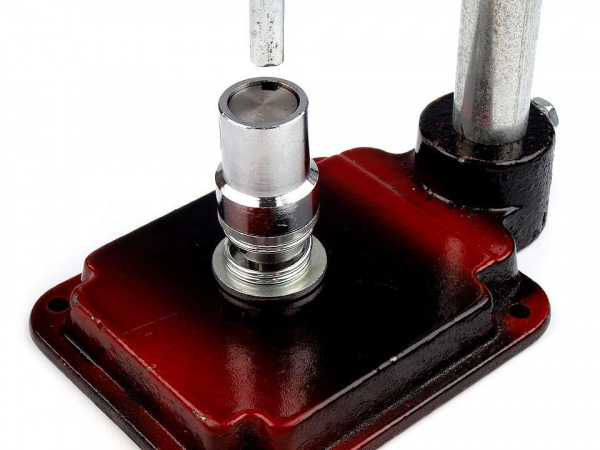 Knoflík na potahování celokovový velikost 28"