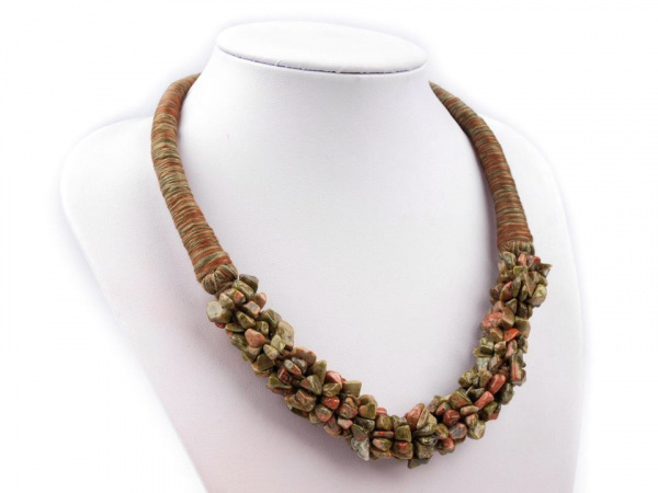 Náhrdelník s kameny