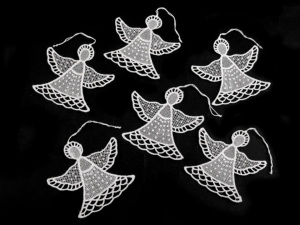 Krajková dekorace anděl