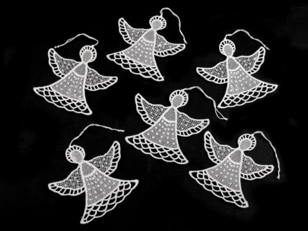 Krajková dekorace anděl