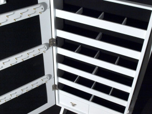 Skříňka na šperky se zrcadlem