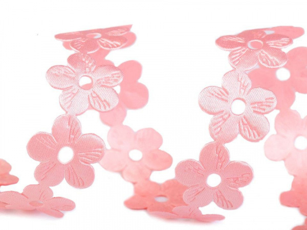 Saténový prýmek šíře 22 mm květy