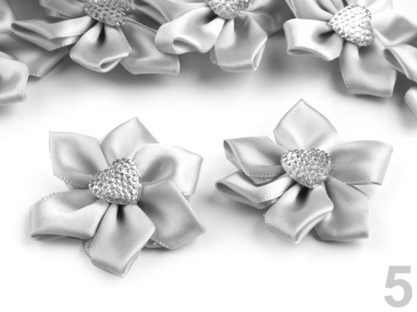 Saténový květ se srdcem Ø50 mm s kamínkem