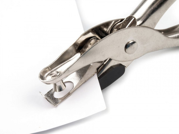 Děrovací kleště na papír