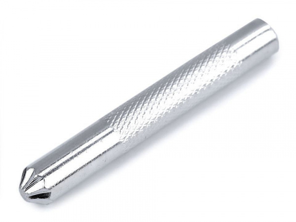 Kovový průbojník na průchodky