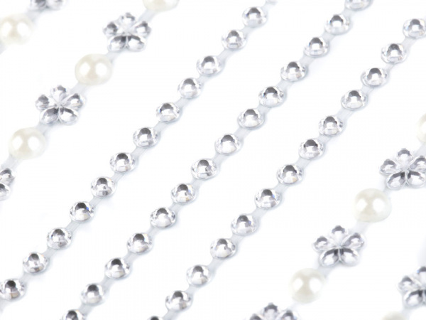 Samolepicí dekorace kamínky a perly na lepicím proužku