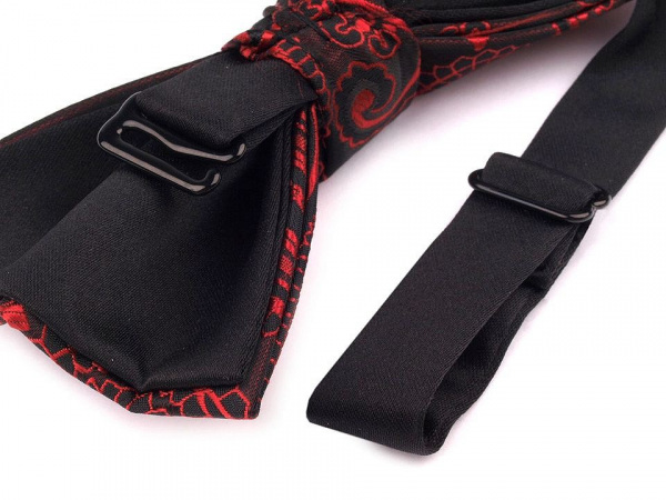 Saténový motýlek se vzorkem paisley