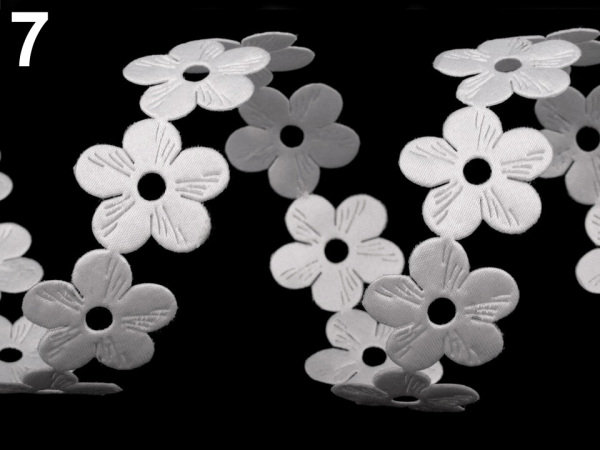 Saténový prýmek šíře 22 mm květy