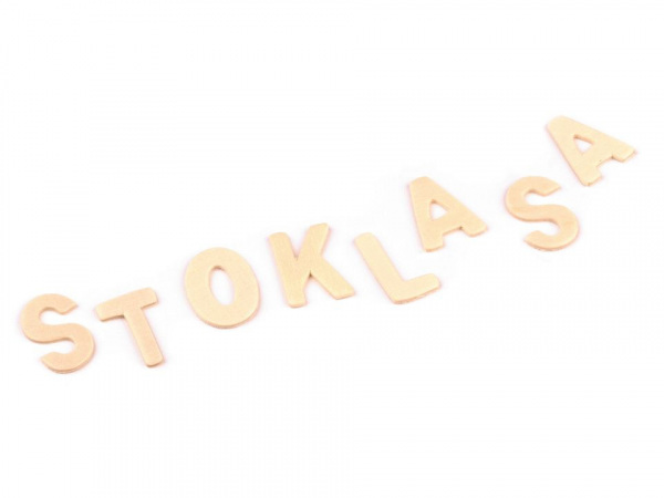 Dřevěná písmena v krabici