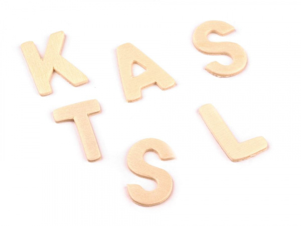 Dřevěná písmena v krabici