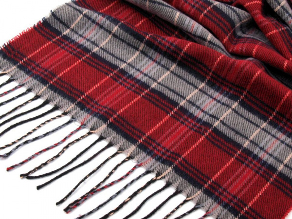 Šála károvaná s třásněmi