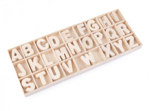 Dřevěná písmena v krabici