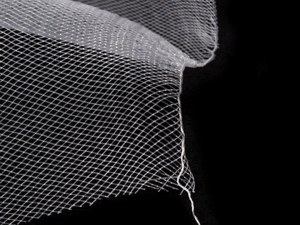 Modistická krinolína na vyztužení šatů a výrobu fascinátorů šíře 16 cm