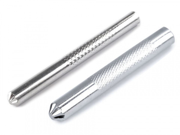 Kovový průbojník na průchodky