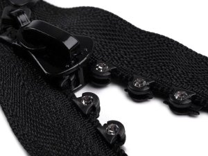 Kostěný zip šíře 4 mm délka 70 cm se štrasovými kamínky