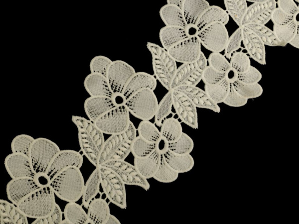 Vyšívaná krajka šíře 14 cm květy