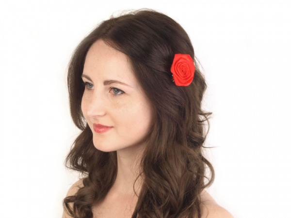 Brož / ozdoba saténová růže Ø5 - 5,5 cm