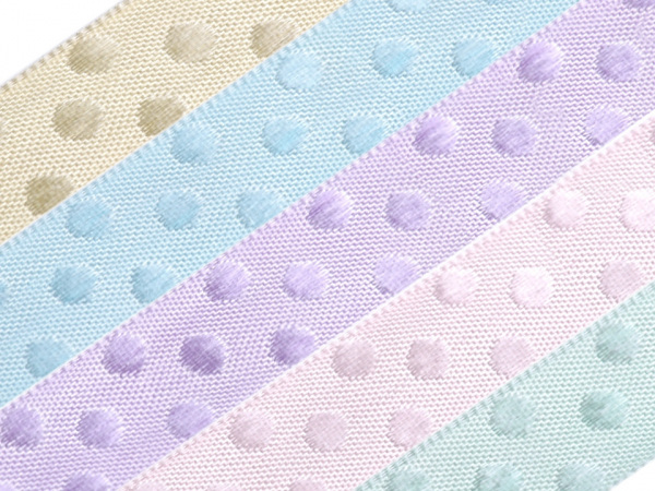 Saténová stuha s puntíky šíře 12 mm