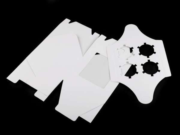 Papírová krabice s průhledem