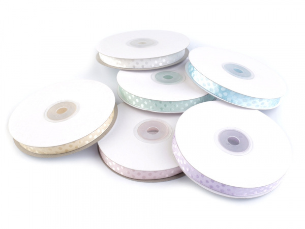 Saténová stuha s puntíky šíře 12 mm