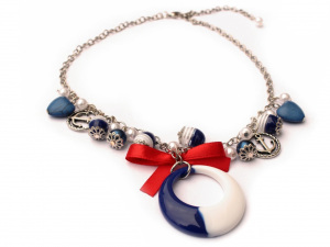 Plastové korálky s proužkem oliva 9x12 mm