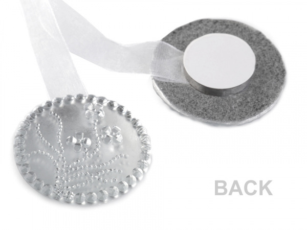 Magnetická spona na závěsy