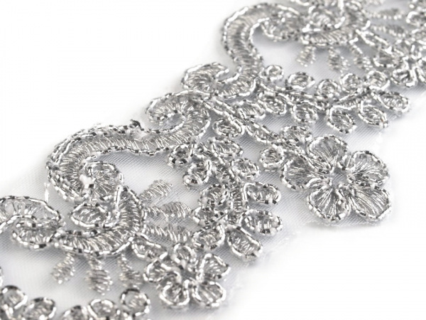 Vyšívaný prýmek na monofilu šíře 40 mm s lurexem