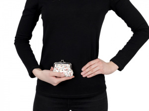 Malá peněženka s květy