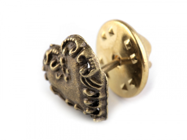 Kovový odznak srdce, strom