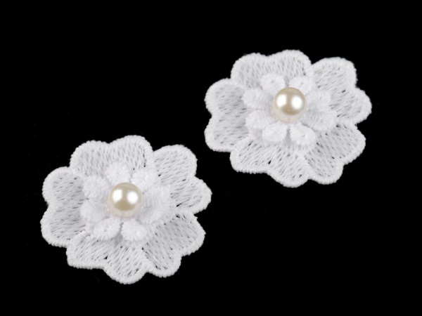 Krajkový květ s perlou Ø40 mm