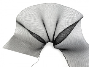 Modistická krinolína na vyztužení šatů a výrobu fascinátorů šíře 12 cm