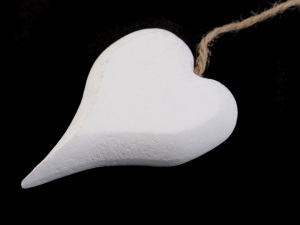 Dřevěné srdce 45x70 mm s provázkem