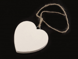Dřevěné srdce Ø70 mm s provázkem