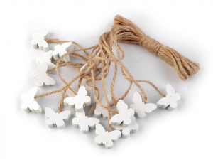 Dřevěný ptáček, motýl, květ, srdce s provázkem