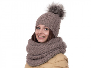 Dámská zimní čepice s bambulí